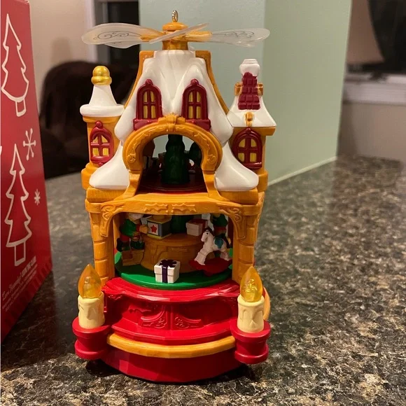 2014 Hallmark Keepsake ornament - Picture 3 of 4